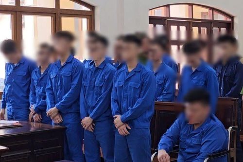 Dùng súng truy sát đối thủ trên phố