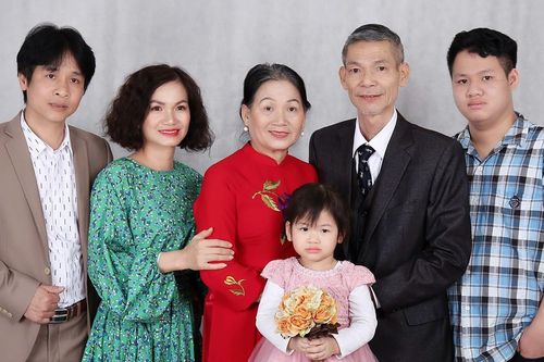 Chàng rể Bắc Ninh chăm mẹ vợ ung thư, đưa bố vợ tai biến về nhà tận hiếu