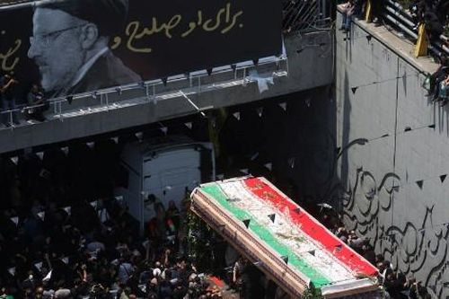 Người dân Tehran xuống đường đưa tiễn cố Tổng thống Iran Ebrahim Raisi