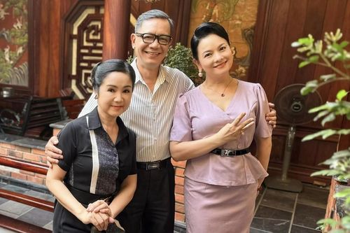 Cuộc hội ngộ bất ngờ giữa NSND Thu Hà và vợ chồng NSND Thu Quế