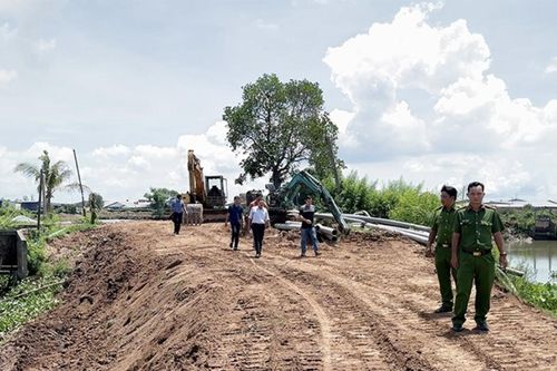 Công an xác minh vụ phóng viên bị 'cát tặc' hành hung khi tác nghiệp