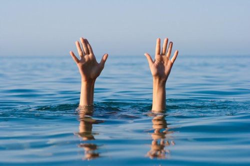Hành động quyết liệt của nữ điều dưỡng cứu bé trai bị sơ cứu sai cách thoát chết