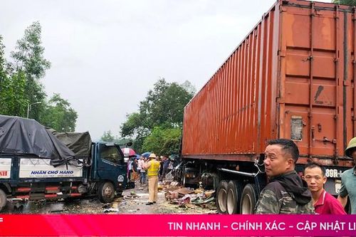 Xe tải đối đầu container, 4 người bị thương nặng