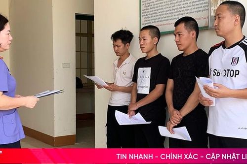 Bắt nhóm đối tượng dùng dao, kiếm đánh nhau trong quán bi-a
