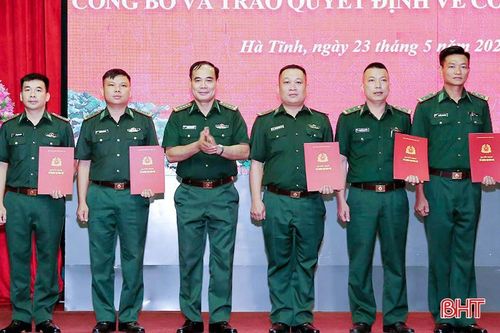 Trao quyết định về công tác cán bộ cho 60 sĩ quan biên phòng Hà Tĩnh