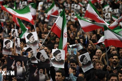 Đông đảo người dân Iran đưa tang cố Tổng thống Ebrahim Raisi