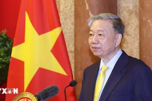 Quang cảnh buổi Chủ tịch nước Tô Lâm gặp gỡ cán bộ Văn phòng Chủ tịch nước