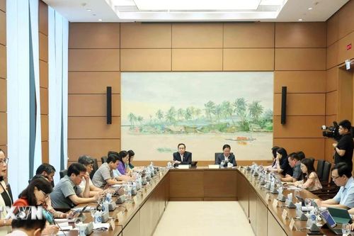 Quốc hội khóa XV: Đề xuất phát hành chứng chỉ vàng, kiểm soát giá vé máy bay
