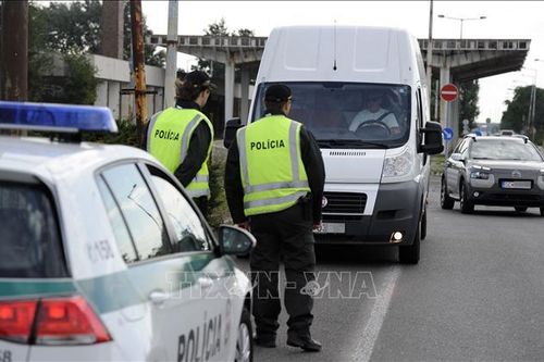 Italy và Slovenia gia hạn kiểm soát biên giới thêm 6 tháng
