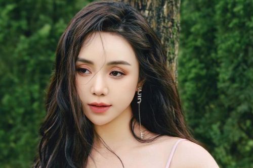 Ca sĩ ví 'em gái sinh đôi' của Quỳnh Kool: Xinh đẹp không kém chị nhưng lại có một biệt tài hơn hẳn