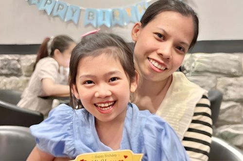 Con gái Mai Phương đi bán hàng được 200 nghìn, cách sử dụng số tiền khiến nhiều người xúc động