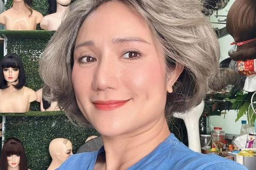 Diện mạo của Cát Tường khi bạc trắng cả đầu