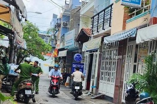 TPHCM: Bị tạt axit lúc ăn uống, 1 người tử vong, 7 người bị thương