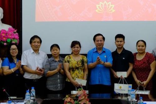 Công đoàn Công Thương Việt Nam: Thăm, tặng quà người lao động Viện Công nghiệp thực phẩm