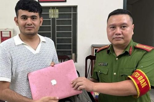 Giúp du khách Ấn Độ tìm lại Macbook và vật dụng bỏ quên trên xe taxi