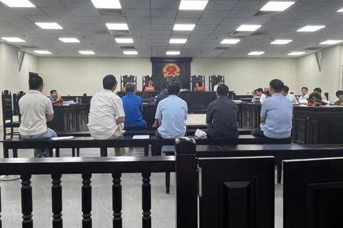 Nhóm cán bộ tiếp tay cho sai phạm đất đai tại quận Long Biên, Hà Nội lĩnh án tù