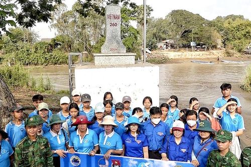 Xây dựng điểm sáng văn hóa biên giới