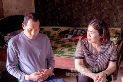 Đoàn công tác của tỉnh thăm, tặng quà người bị tai nạn lao động tại Văn Lãng