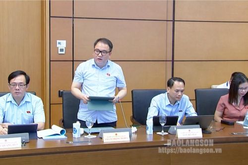 Kỳ họp thứ 7 Quốc hội khóa XV: Đại biểu Quốc hội thảo luận tại tổ về kế hoạch phát triển kinh tế - xã hội, công tác chống lãng phí, bình đẳng giới