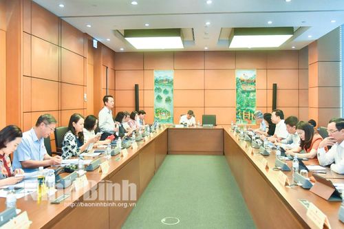 Kỳ họp thứ 7, Quốc hội khóa XV: Đại biểu Quốc hội tỉnh tham gia thảo luận tại Tổ về tình hình kinh tế-xã hội