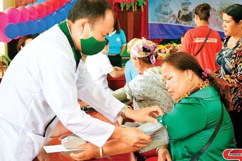 Những thầy thuốc biên phòng