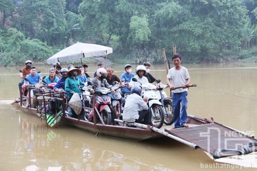 Chông chênh trên các chuyến đò