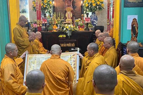 Chư Tăng Q.6 tác pháp an cư tại chùa Tuyền Lâm