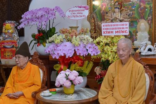 Chư Tăng tổ đình Vĩnh Nghiêm (TP.HCM) tác pháp thọ an cư