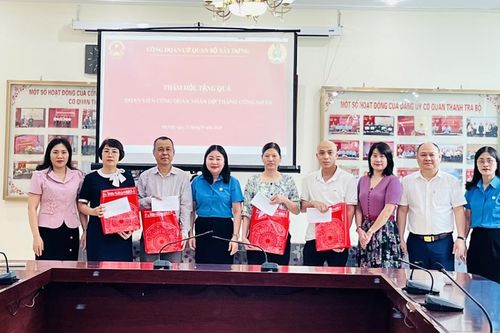 Công đoàn Cơ quan Bộ Xây dựng: Tặng quà đoàn viên Công đoàn nhân dịp Tháng Công nhân năm 2024
