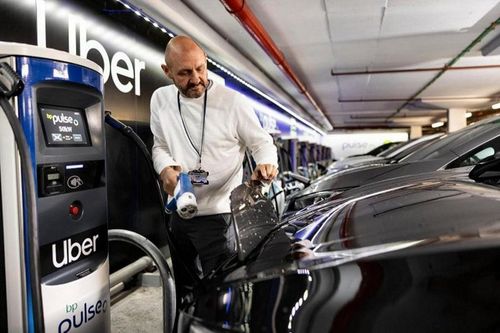Uber hỗ trợ tài chính cho tài xế ở London để chuyển sang xe điện