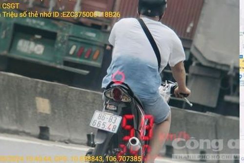 Người vi phạm 'liều mạng' lao xe vào CSGT để... thoát phạt