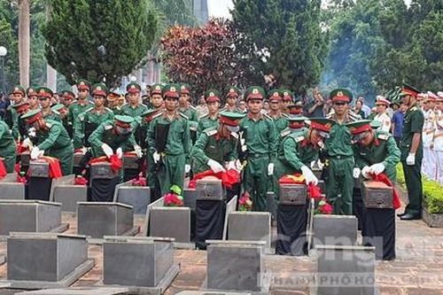 Truy điệu và an táng 21 hài cốt liệt sĩ hy sinh vì nhiệm vụ quốc tế