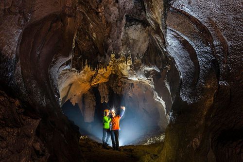 Khám phá vẻ đẹp huyền bí của hang Chà Lòi Quảng Bình