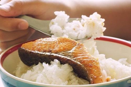 Nhập viện cấp cứu sau bữa tối với món cá ngạnh