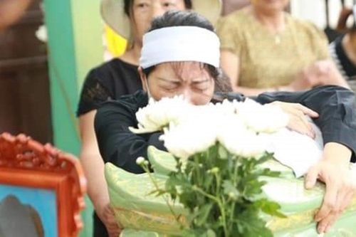 Đau thương bao trùm đám tang nam sinh lớp 8 bị đánh chết não