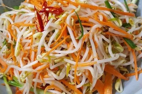 Món ăn kết hợp giá đỗ giúp làm sạch độc tố trong ruột và giải nhiệt ngày nóng