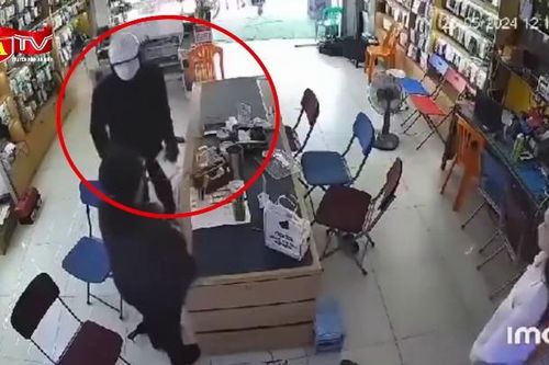 Truy bắt đối tượng dùng vũ khí uy hiếp, cướp tài sản trong cửa hàng điện thoại