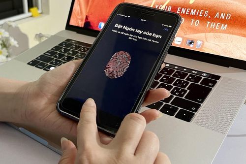 Ngân hàng giục khách đăng ký vân tay, khuôn mặt để chuyển tiền online