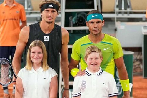 Nadal 'khốn khổ' vì đụng trúng Zverev ngay vòng 1 Roland Garros
