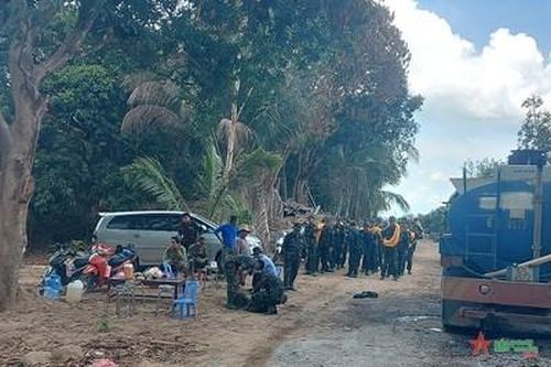 An Giang: Cháy rừng và phát hiện nhiều tiếng nổ trên núi Cô Tô