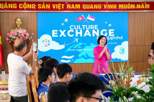 Giáo viên, học sinh Singapore giao lưu với thầy trò Hà thành