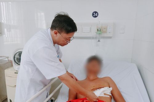 Thủng tim vì bị đòi nợ nhầm