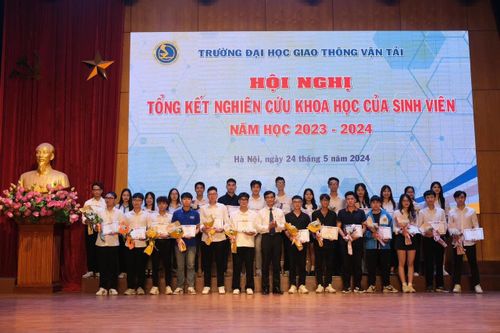 Trao giải nghiên cứu khoa học trong sinh viên Trường ĐH Giao thông vận tải