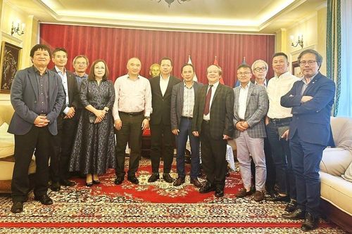 Lãnh đạo Ủy ban Nhà nước về NVNONN trực tiếp thăm hỏi, động viên bà con trong vụ cháy tại Ba Lan
