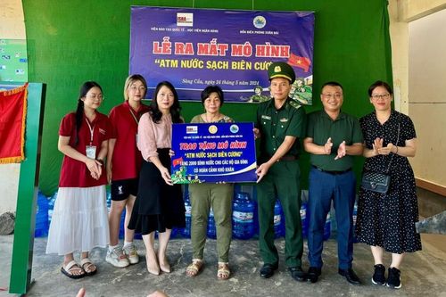 Ra mắt mô hình 'ATM nước sạch biên cương'