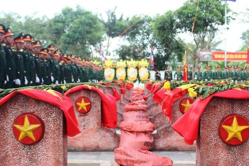 Trọng thể an táng 87 hài cốt liệt sĩ quân tình nguyện và chuyên gia Việt Nam hi sinh tại Lào