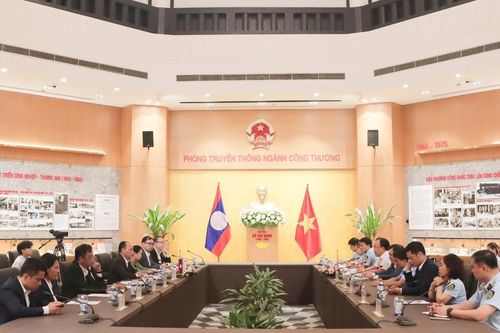 Hợp tác giám sát thị trường Việt Nam - Lào