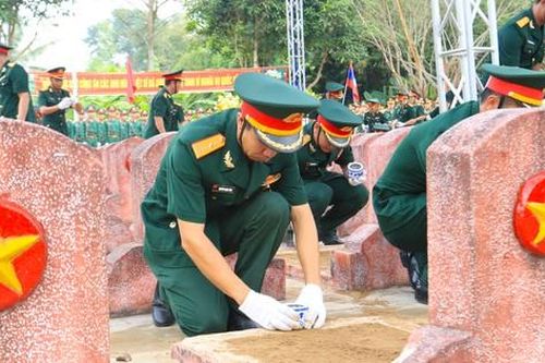 Trang trọng đón 87 anh hùng liệt sỹ hy sinh trên đất nước Lào về đất mẹ
