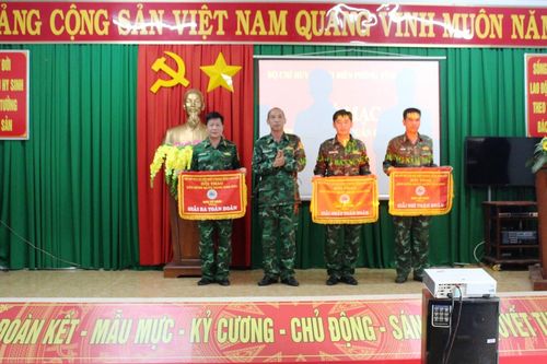 Đắk Lắk: 16 sĩ quan Biên phòng được thăng quân hàm trước niên hạn