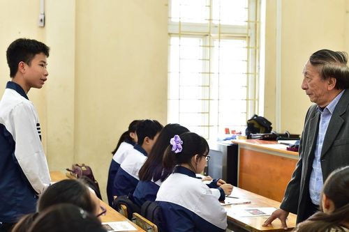 Chuyện ít biết về đạo diễn phim 'Ma làng': Thầy dạy Văn tâm huyết